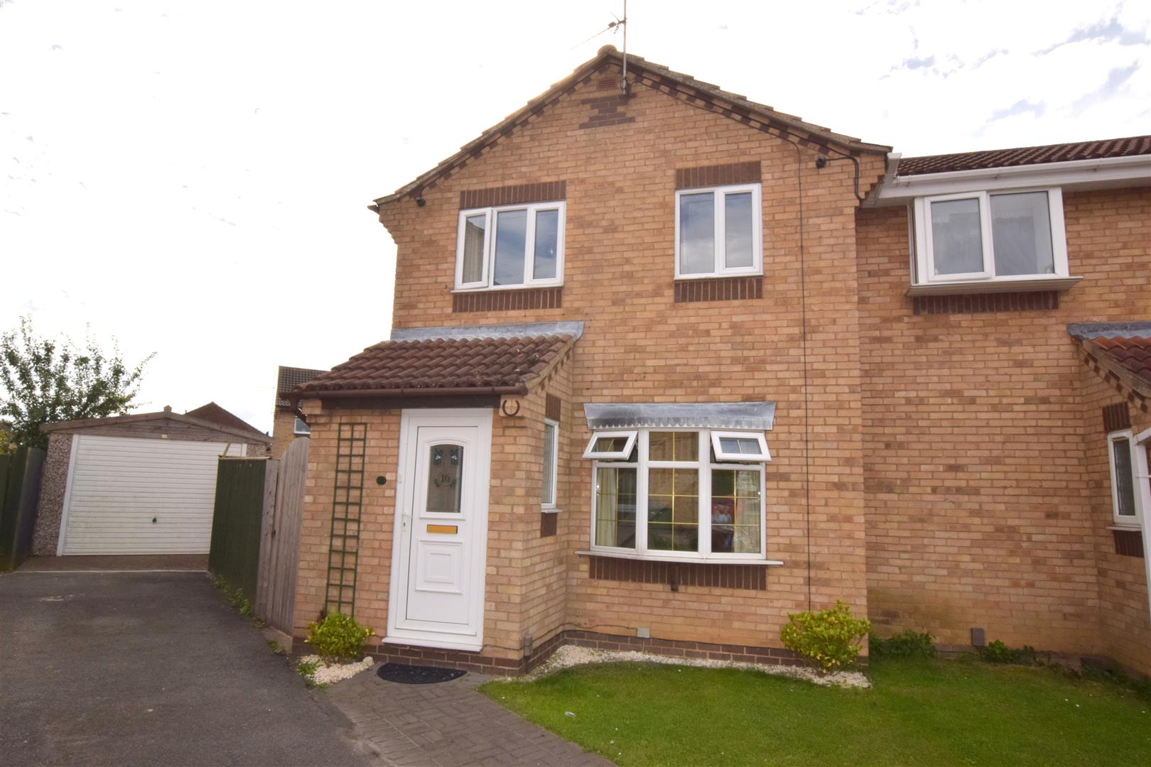 GOOD SIZED REAR GARDEN Joy Walker Estate Agent